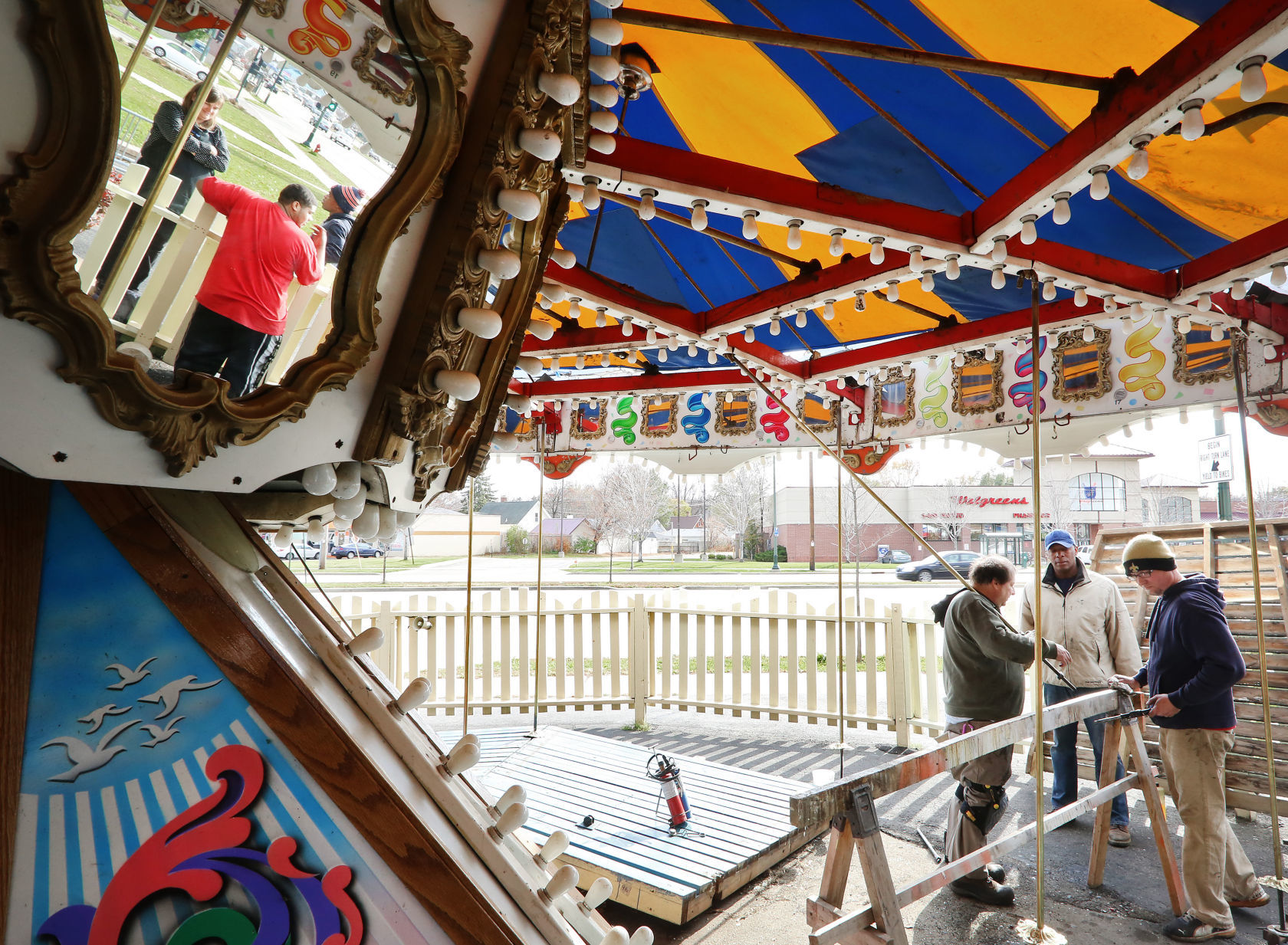2014 Ellas carousel prep